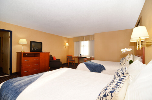 family suite with two separated queen bed